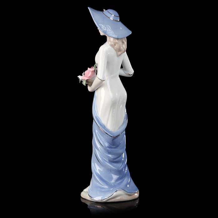 Сувенир керамика "Девушка в голубом платье и в шляпе с розами в руках" 30,5х11х10 см 