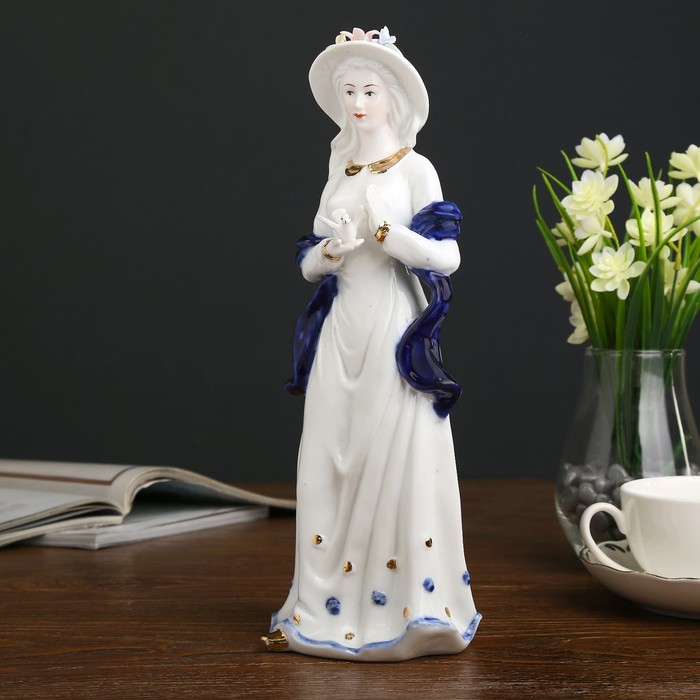 Сувенир керамика "Девушка с голубем в руках" кобальт 31х10,5х12 см 
