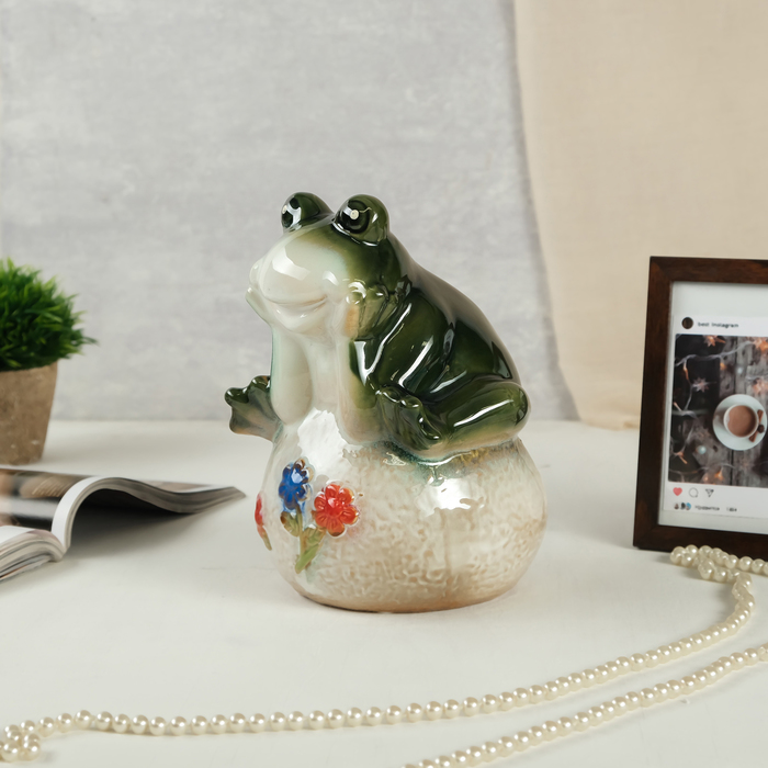 Сувенир керамика копилка "Лягушонок на шаре с цветами" 21х15х14 см 