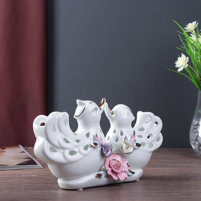 Сувенир керамика "Уточки с цветными розами" белый 13,5х25х7 см 