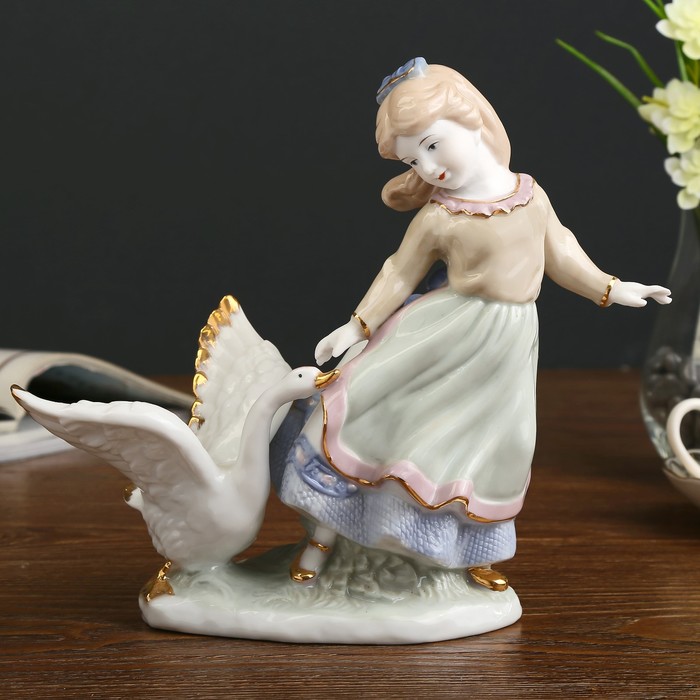Сувенир керамика "Девочка с гусем" 21х11х23 см 