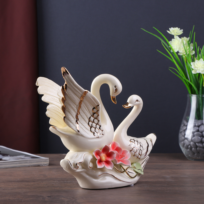 Сувенир керамика "Лебеди в пруду с купавками" кремовый 18х24х7,5 см 