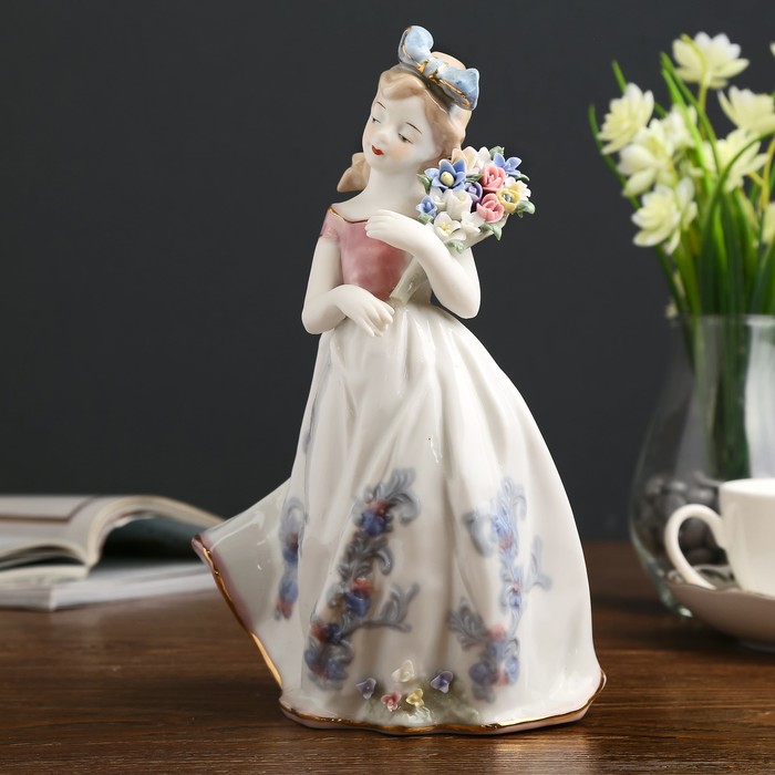 Сувенир керамика "Девочка с букетом цветов" 24х11,5х15 см 