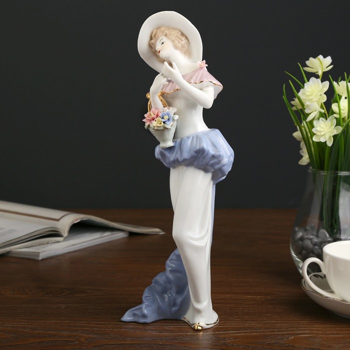 Сувенир керамика "Дама в платье со шлейфом с корзиной цветов" 31,5х11х11,5 см 