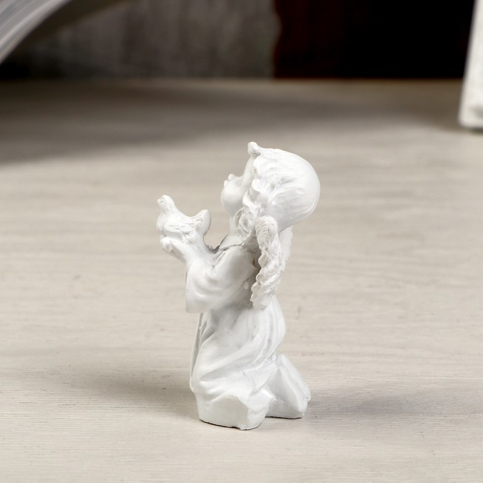 Сувенир полистоун "Белоснежный ангел на коленях" МИКС 5,5х4х2,5 см 