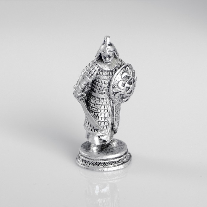 Сувенир полистоун "Солдат с мечом", серебряный 