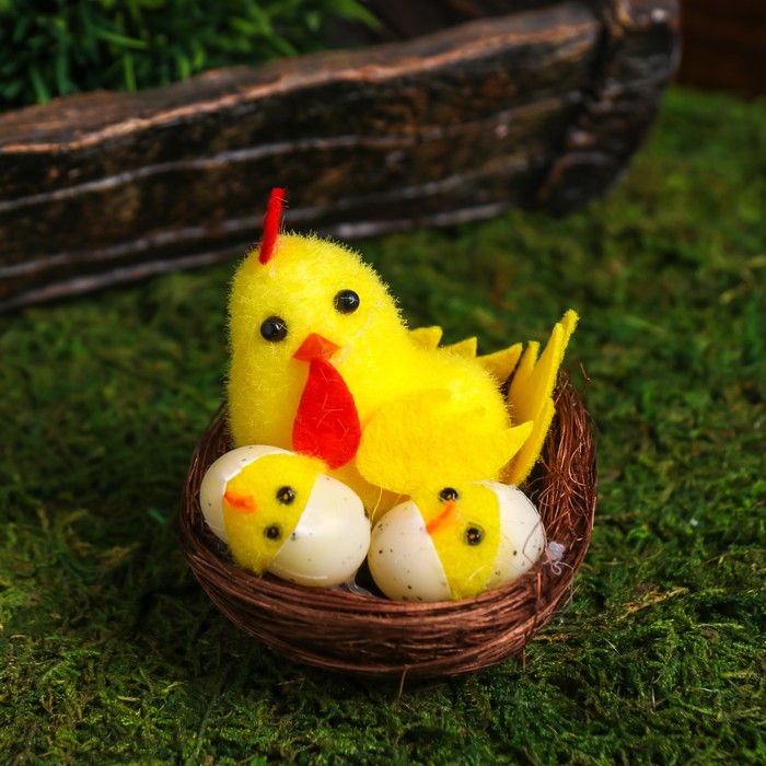 Сувенир пасхальный "Петушок с цыплятами в гнезде" 7х7х7 см 