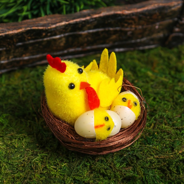 Сувенир пасхальный "Петушок с цыплятами в гнезде" 7х7х7 см 