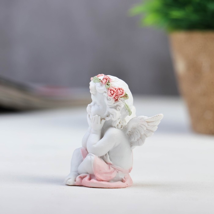 Сувенир полистоун "Малышка-ангел в платьице в розовом веночке сидит" 5,7х4,5х4,5 см 