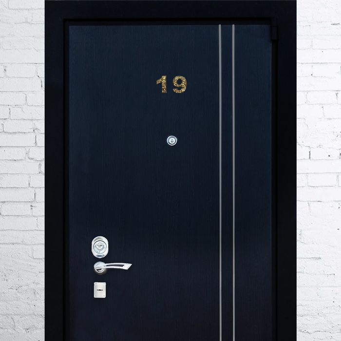 Дверная цифра "9", черный фон, тиснение золотом 