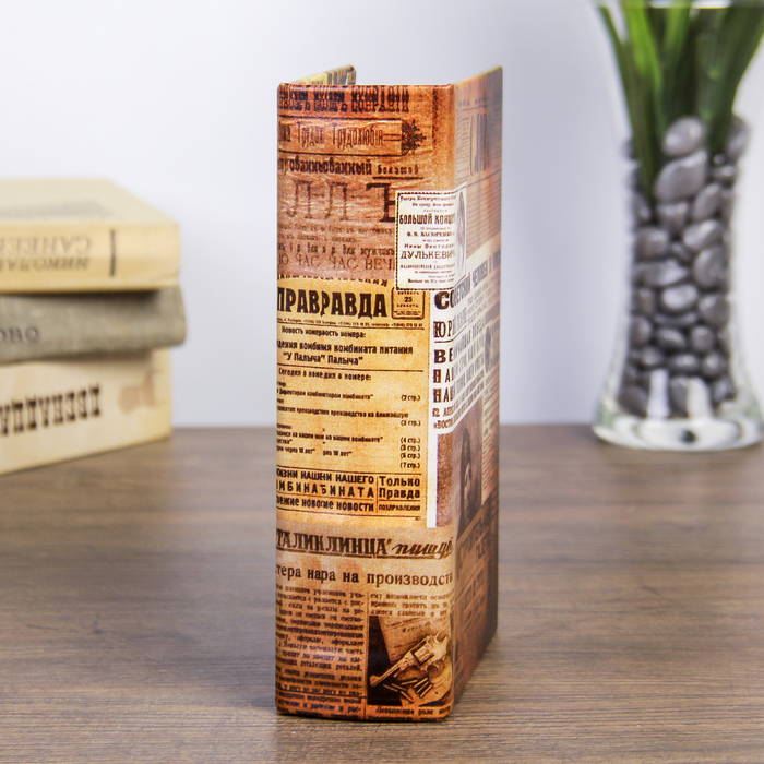 Сейф-книга дерево "Советский человек в космосе" кожзам 17х11х5 см 