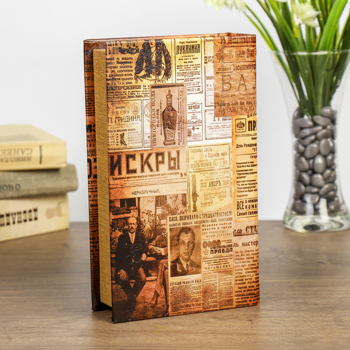 Сейф-книга дерево "Советский человек в космосе" кожзам 21х13х5 см 
