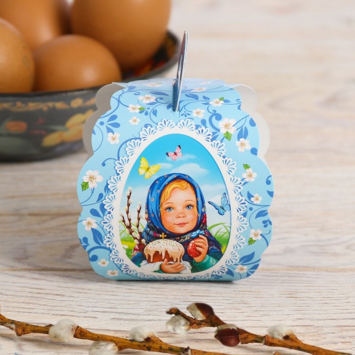 Пасхальная коробочка для яйца «Девочка с куличом», 7.3 см×7.5 см×10 см 