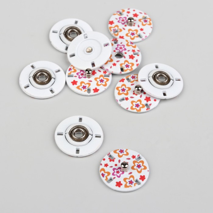 Кнопки пришивные декоративные «Цветы», d = 18 мм, 5 шт, цвет белый 