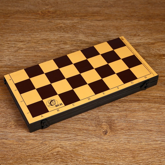 Доска  шахматная пластик (30х30см, высота 3 см) 