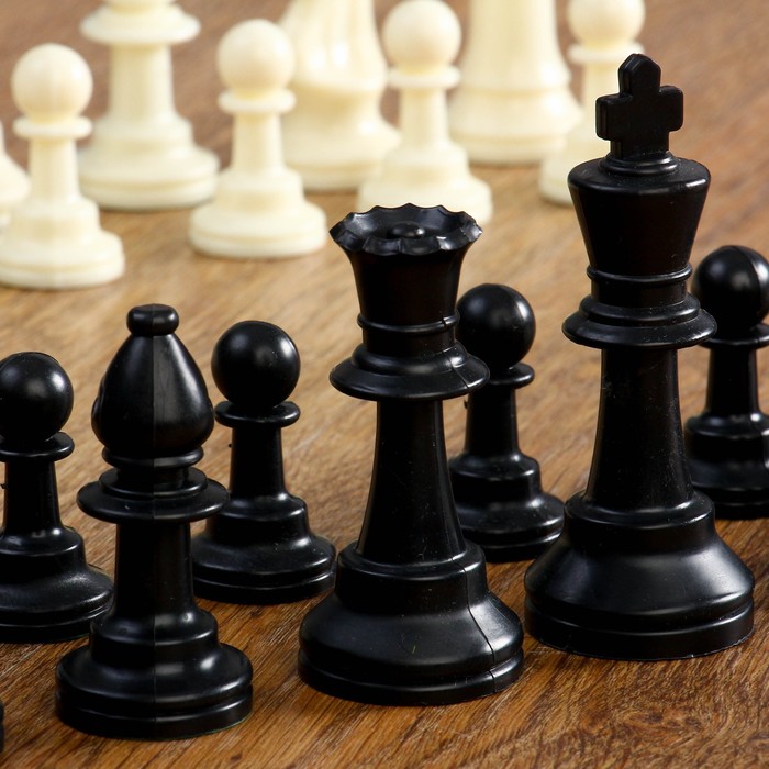 Фигуры шахматные пластиковые  (король h=9.7 см, пешка 4.2 см) 