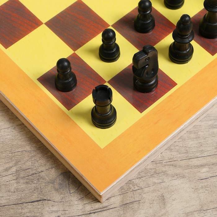 Настольная игра "Шахматы", фигуры пластик, доска дерево 34х34 см 
