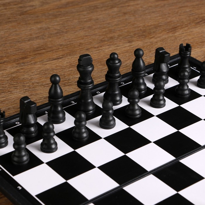 Шахматы "Слит", (фигуры пластик, доска пластик 31х31 см, король 6,5 см, пешка 3 см 