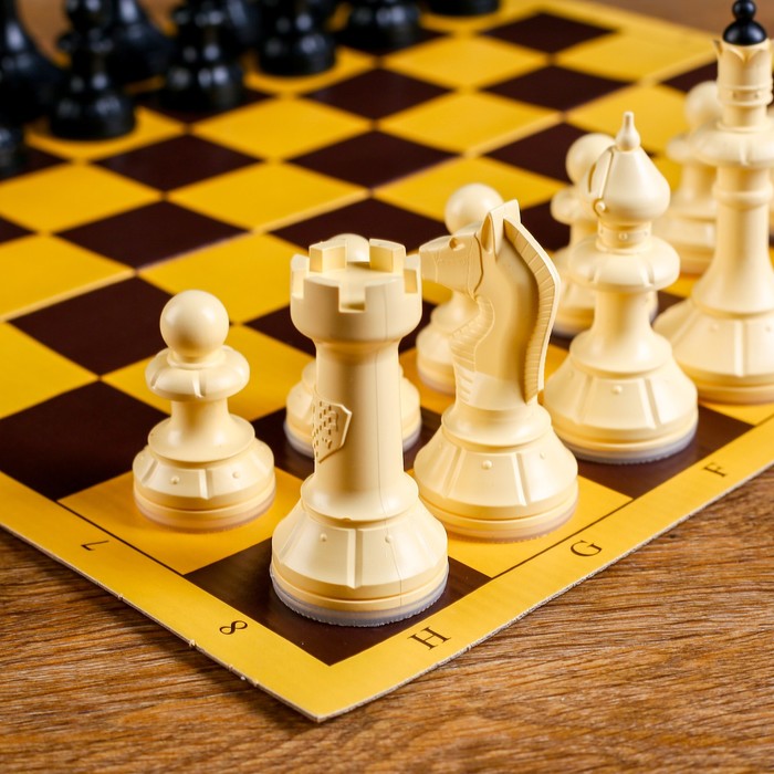 Шахматы "Русские игры" (доска из микрогофры 40х40 см, фигуры пластик, король h=10.2 см) 