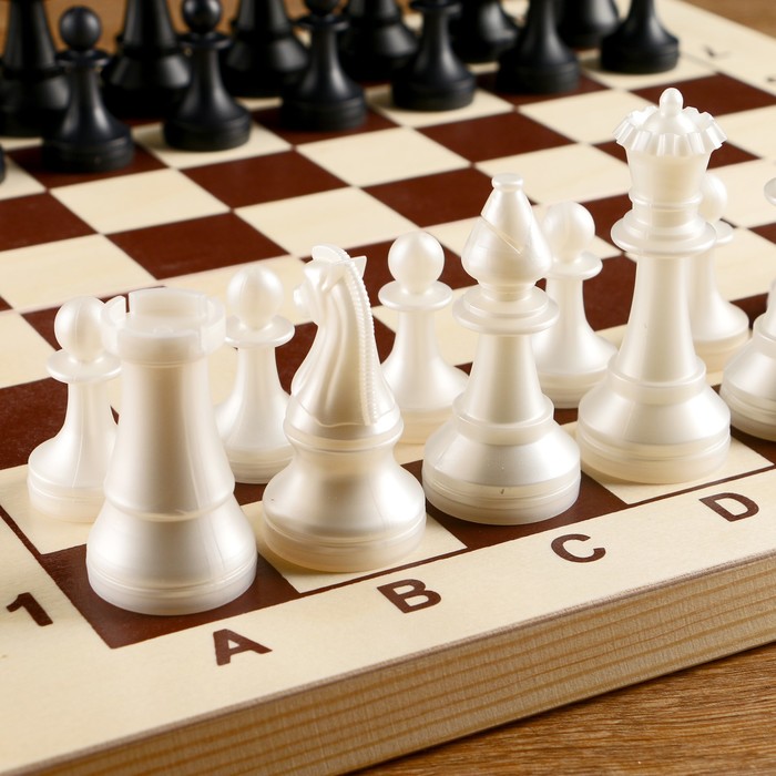 Шахматы (доска дерево 43х43 см, фигуры пластик, король h=9.7 см, пешка h=4.2 см) 