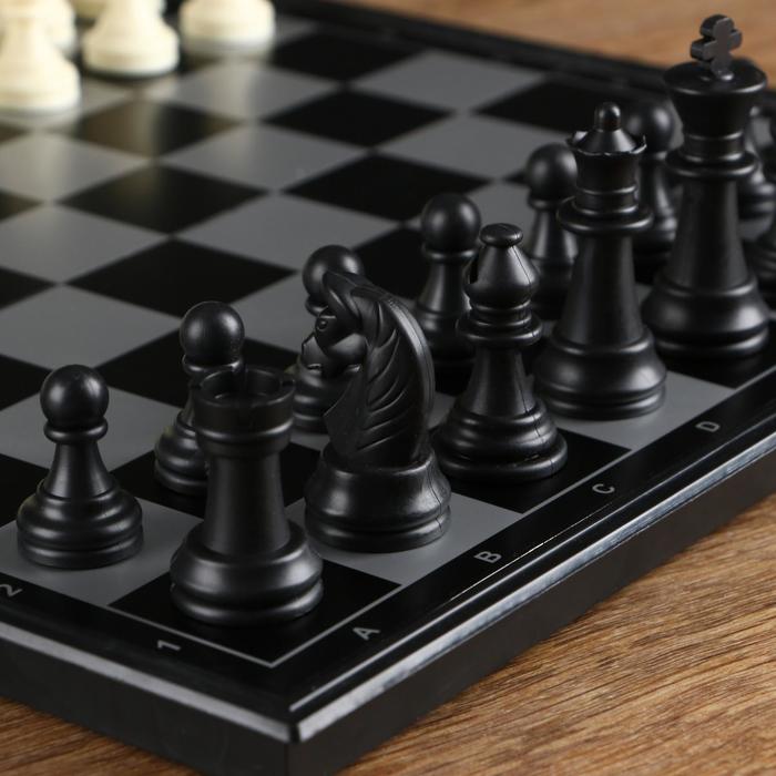 Игра "Шахматы", магнитная доска 32х32 см 