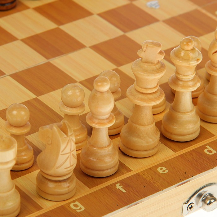 Игра настольная «Шахматы» деревянные, поле складное 24х24 см 