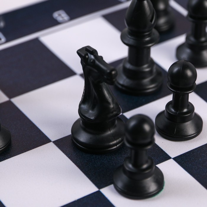 Шахматы в тубусе «Борьба умов», р-р поля 33 × 33 см 