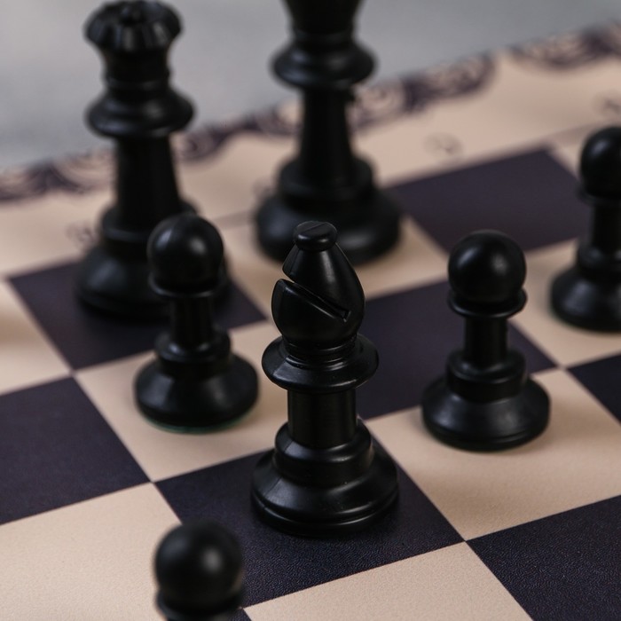 Шахматы в тубусе «Настоящий мужчина», р-р поля 33 × 33 см 