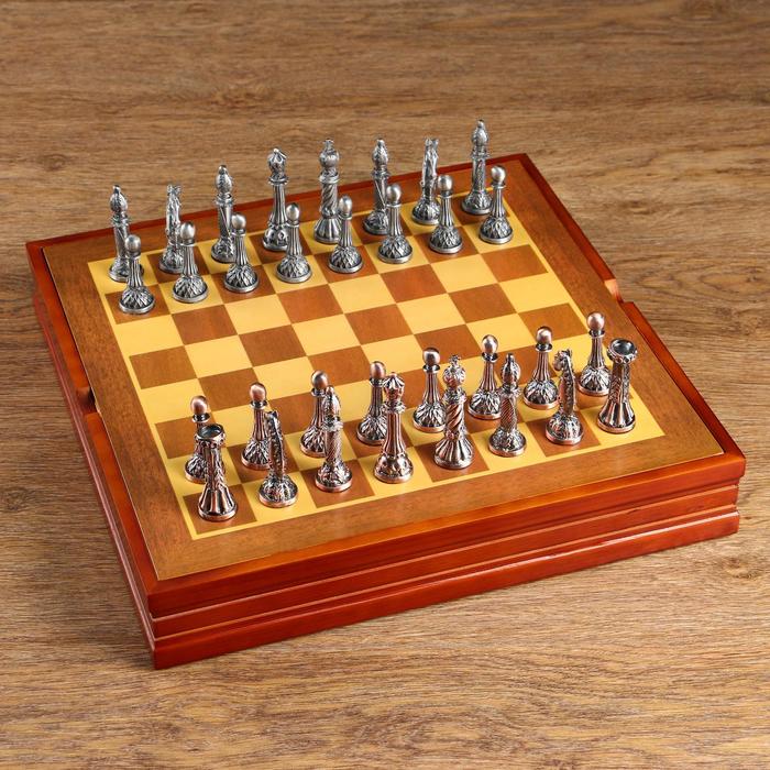 Шахматные фигуры сувенирные, h короля=8 см, пешки=5.6 см. d=2 см 