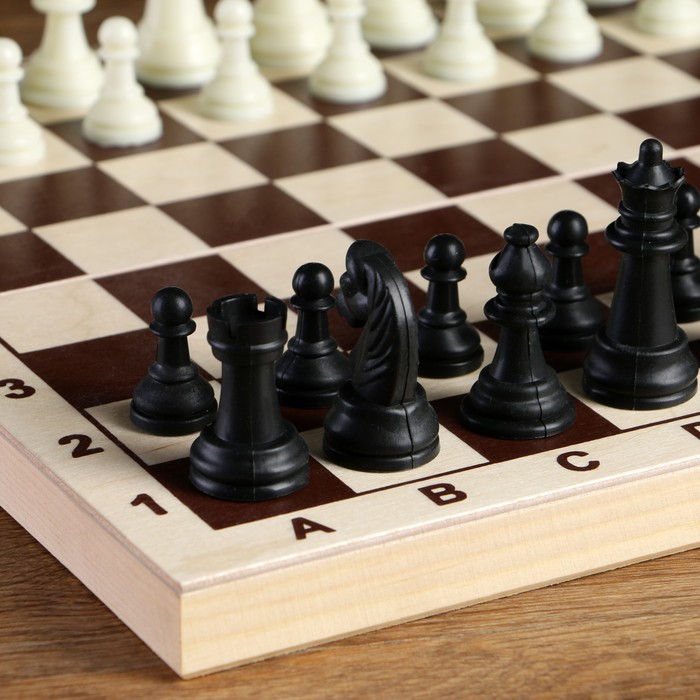 Фигуры шахматные пластиковые  (король h=6.2 см, пешка 3 см) 
