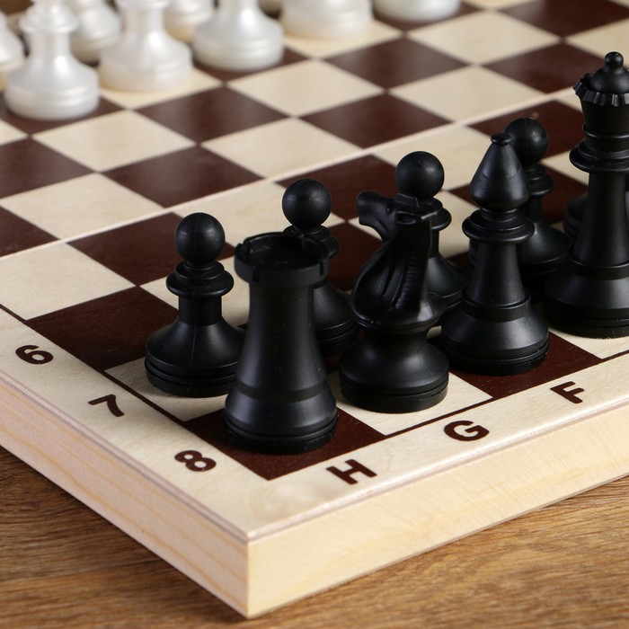 Фигуры шахматные обиходные пластиковые  (король h=7.2 см, пешка 4 см) 