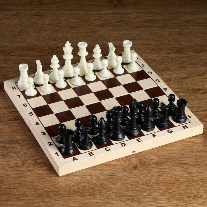 Фигуры шахматные пластиковые  (король h=7.5 см, пешка 3.5 см) 