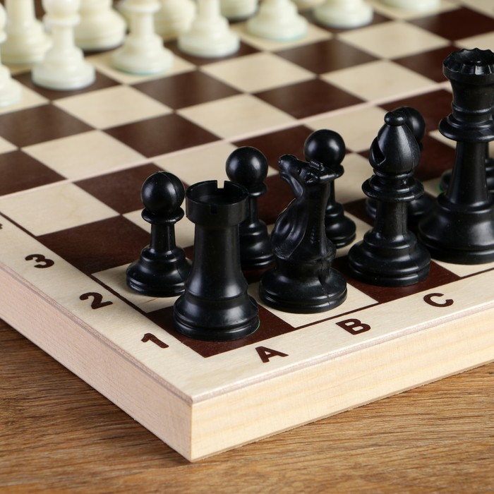 Фигуры шахматные пластиковые  (король h=7.5 см, пешка 3.5 см) 