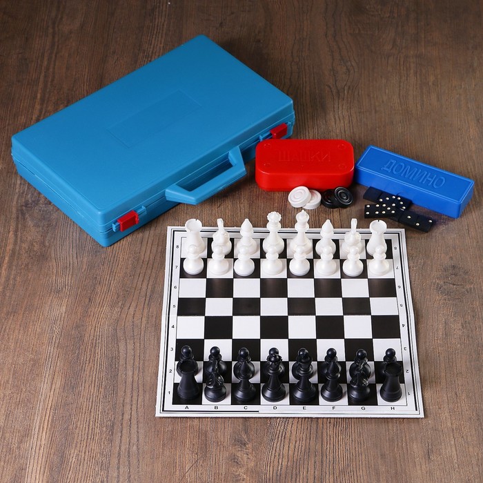 Настольная игра 3 в 1 "В дорогу": шахматы, домино, шашки (2 доски из картона 29х29 см) 