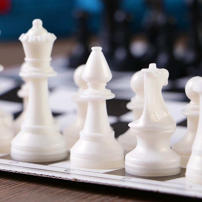 Настольная игра 3 в 1 "В дорогу": шахматы, домино, шашки (2 доски из картона 29х29 см) 