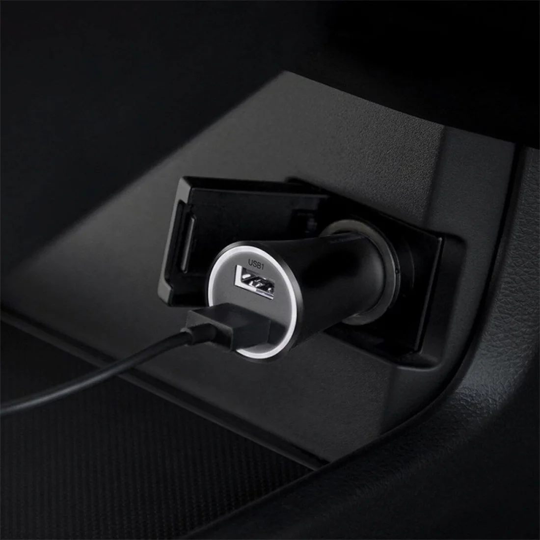 Автомобильное зарядное устройство Mi 37W Dual-Port Car Charger CC06ZM - фото 6