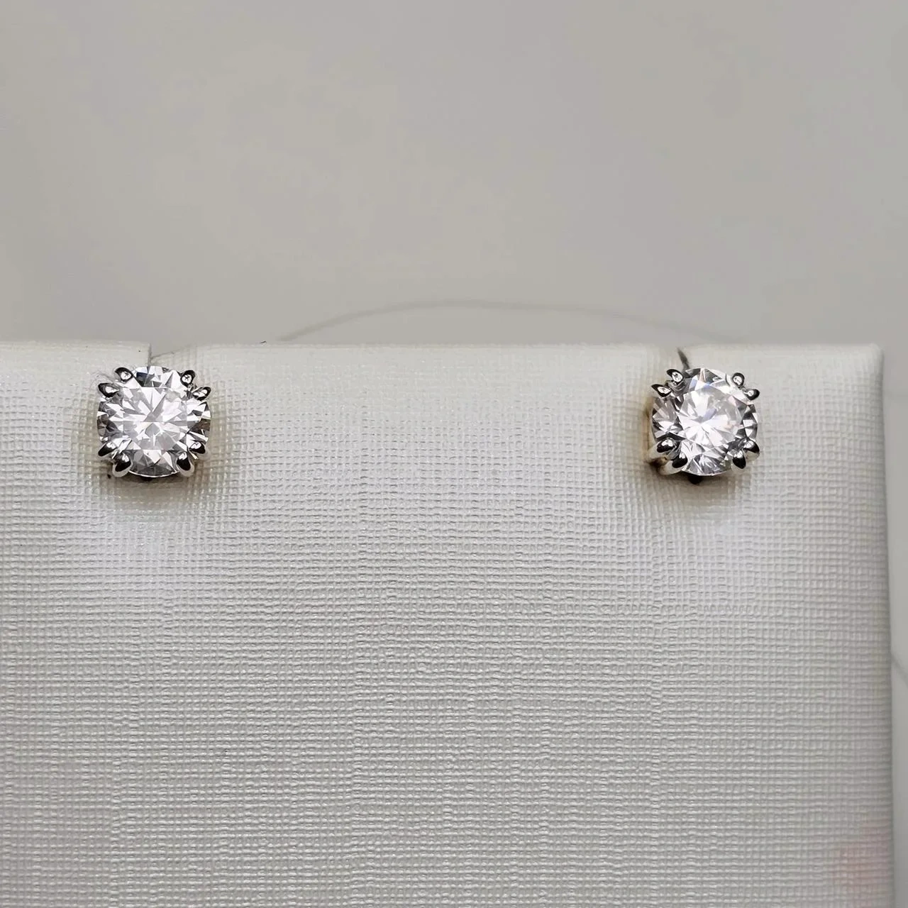 Серьги Deimantas 116052006 1.52гр 