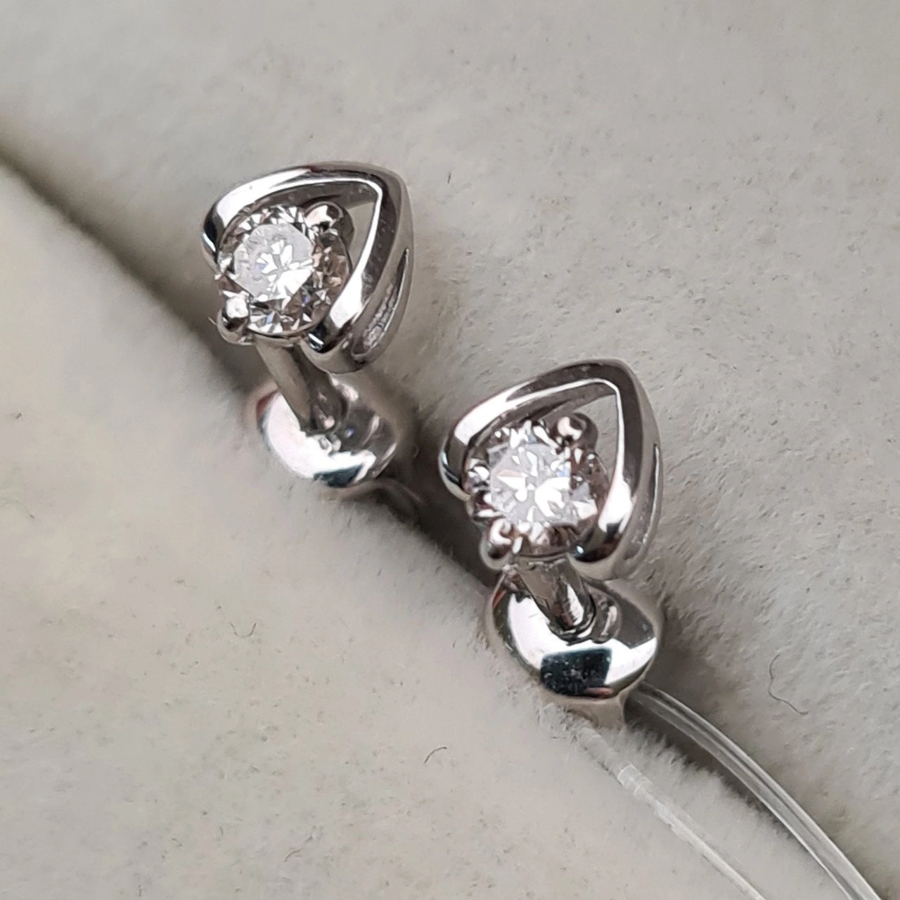 Серьги Deimantas 101103252 1,11гр 0,25ct. 