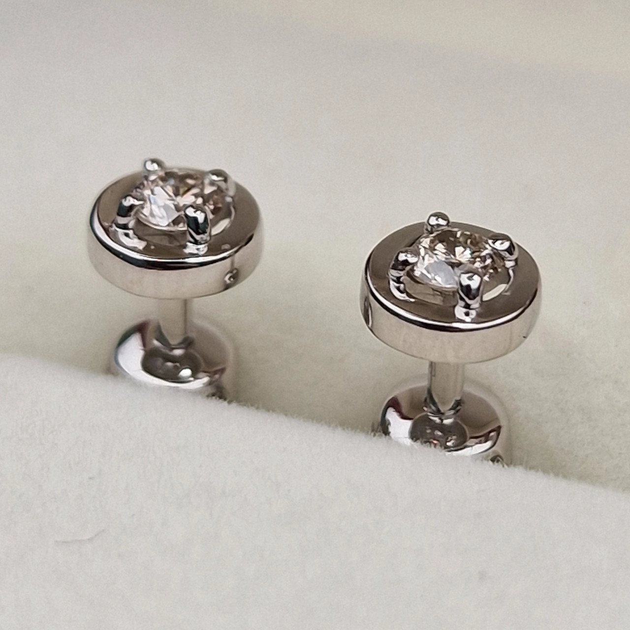 Серьги Deimantas 101103255 1,21гр 0,25ct. 