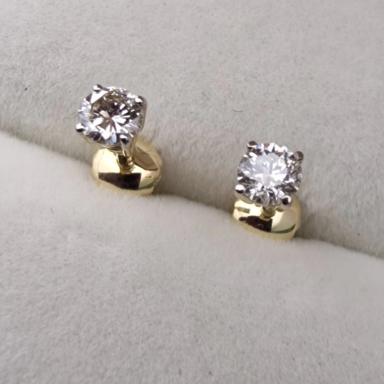 Серьги Deimantas 103671051 0,99гр 0,334ct. 