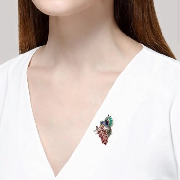 Брошь SOKOLOV 740246 вес 4 г золото, агат, корунд, родолит 