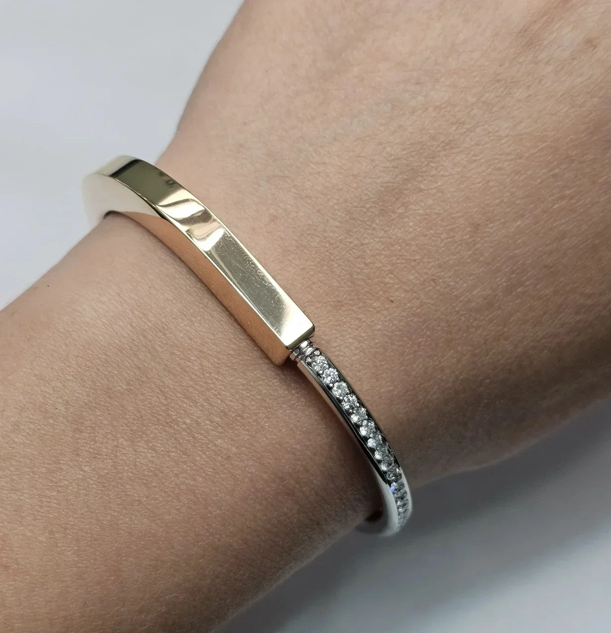 Ювелирный комплект Deimantas 114120462 17,5р 0,22ct 0,37ct 1,39ct. 