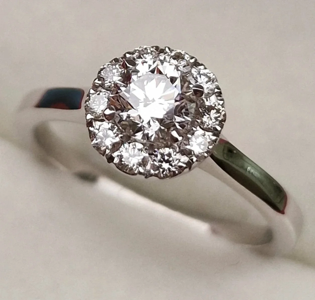 Ювелирный комплект Deimantas 114884268 0,65ct 0,69ct 0,27ct.  - фото 3