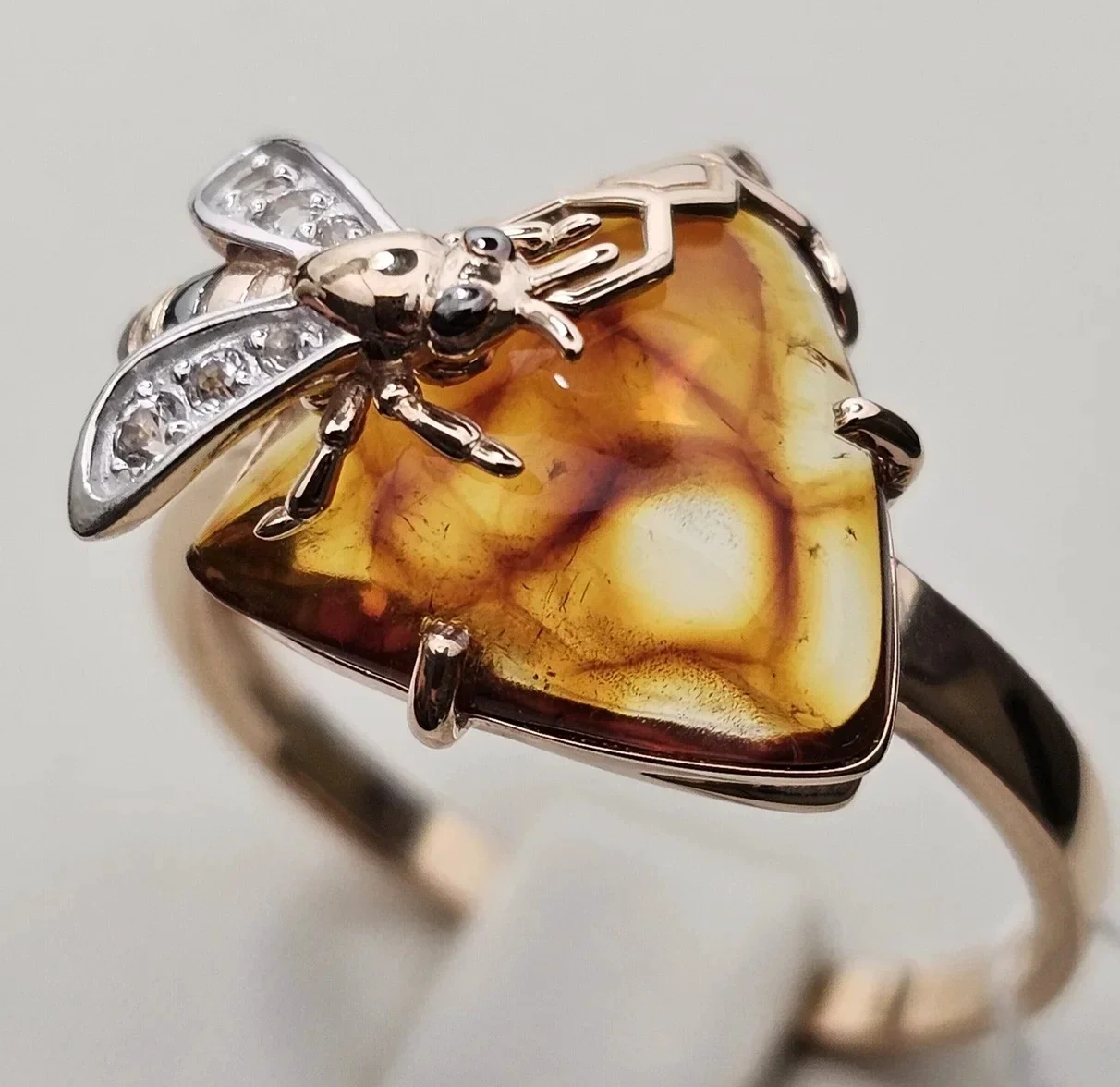 Ювелирный комплект Deimantas 115436879 кольцо 18,5р 2,62гр, серьги 4,66гр  - фото 3