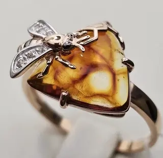 Ювелирный комплект Deimantas 115436879 кольцо 18,5р 2,62гр, серьги 4,66гр  - фото 3