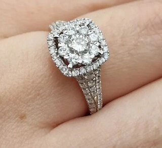 Ювелирный комплект Deimantas 106769417 17р 0,9ct 1,23ct. 