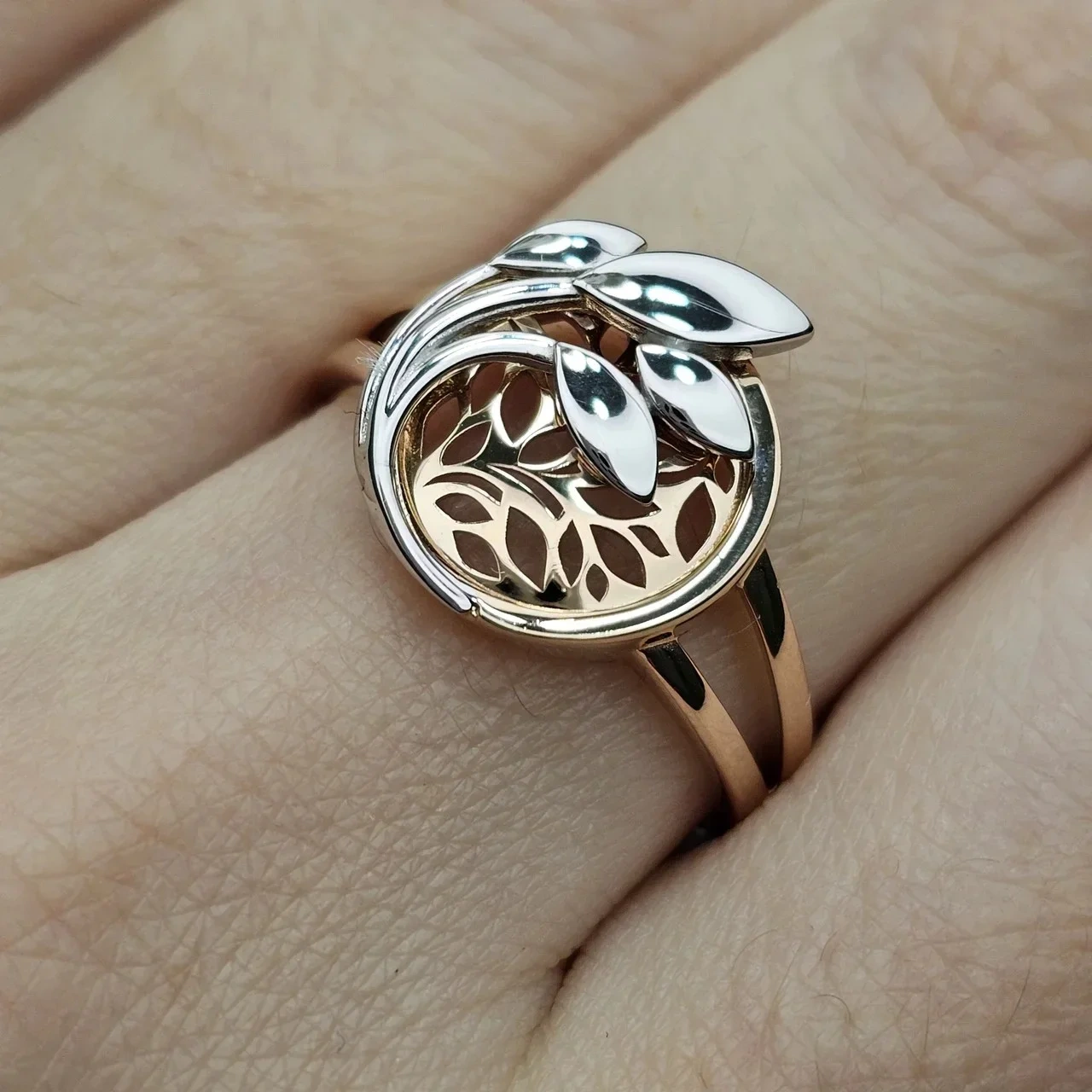 Ювелирный комплект Deimantas 115436858 кольцо 19р 3,28гр, серьги 4,49гр 