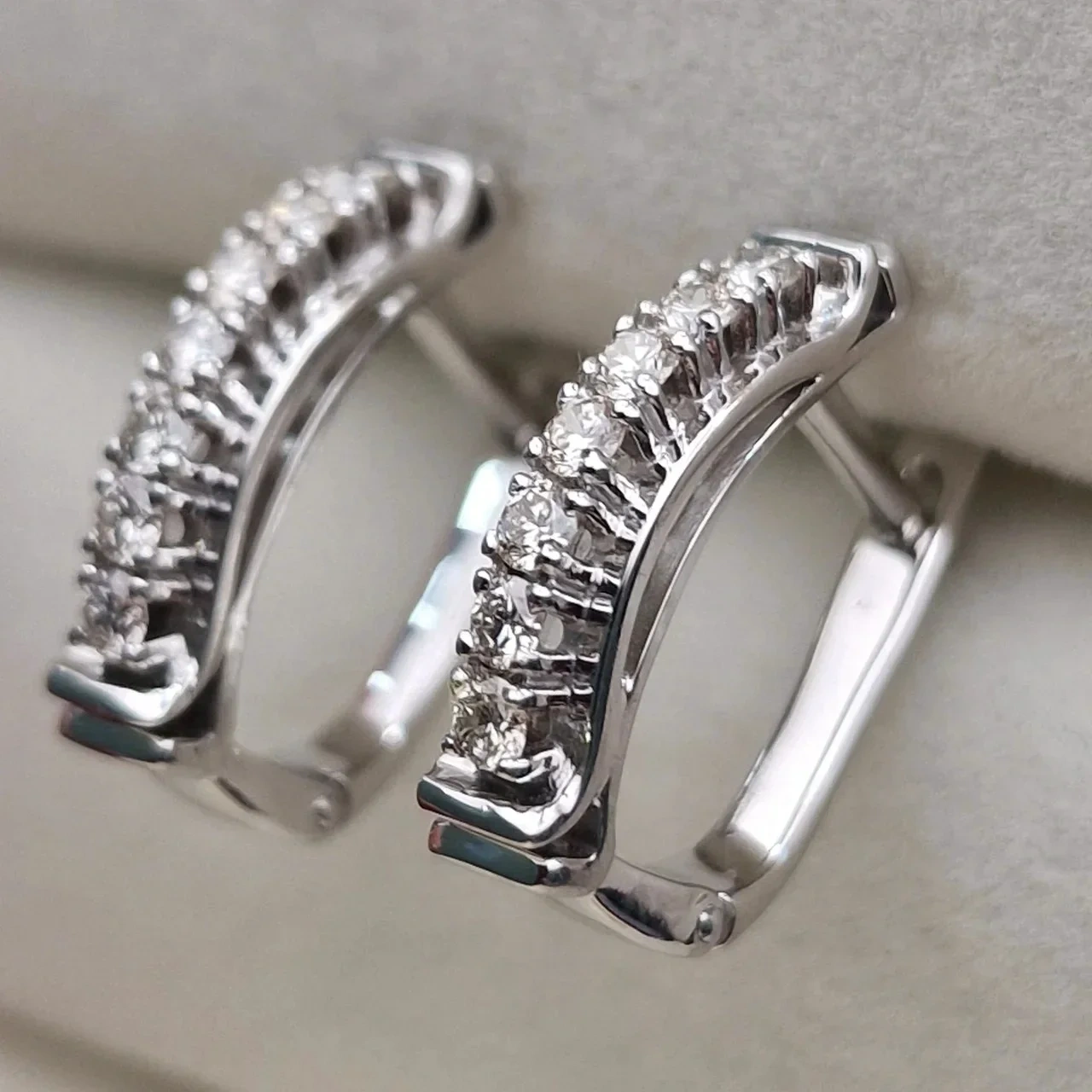 Ювелирный комплект Deimantas 115582552 кольцо 0.15Ct S1/J VG-Cut 17.5р, серьги 0.441Ct VS2/I VG-Cut 