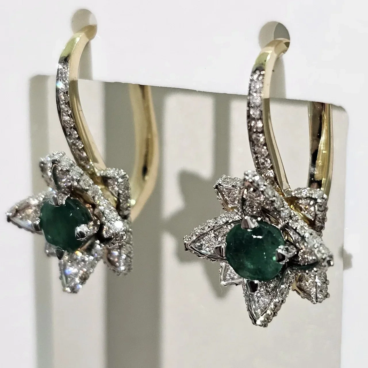 Ювелирный комплект Deimantas 115291430 18р 1,10ct 1,21ct 1,27ct. 