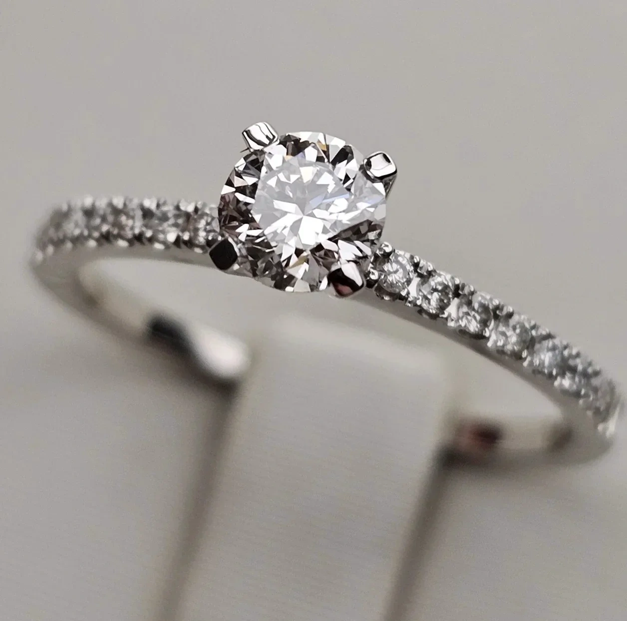 Ювелирный комплект Deimantas 114884246 17,5р 0,65ct 0,91ct.  - фото 3